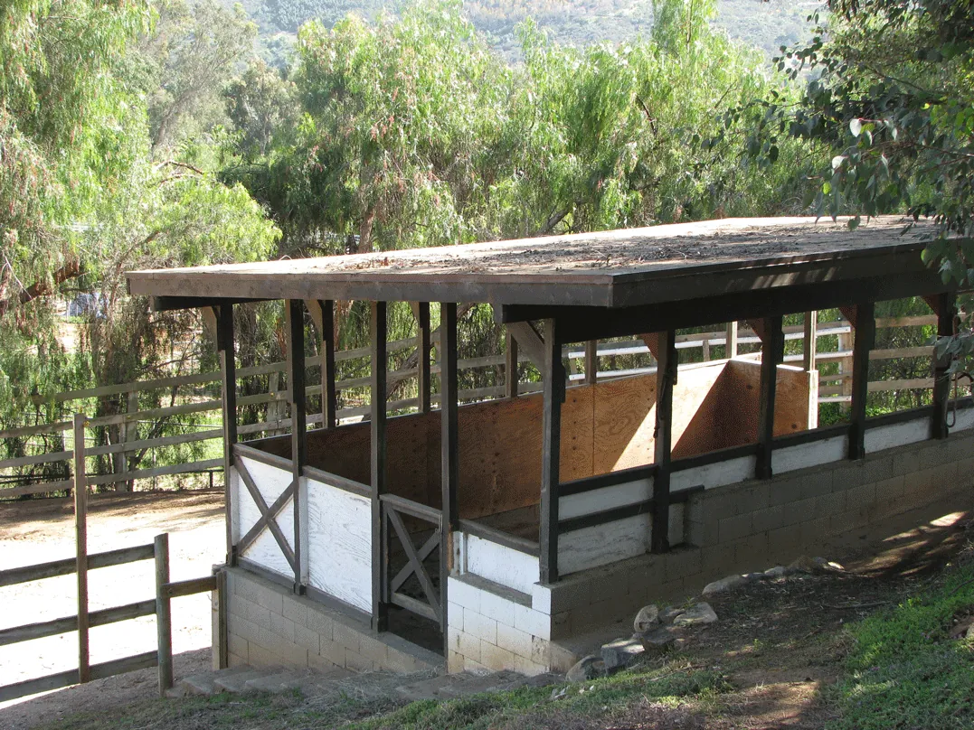 East Pastures - Oversized Enclosure
